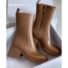 レインブーツ新しいLuxurys Designers Women Rain Boots England Style Wally Rubber Water Rains Shoes Ankle Boot Booties