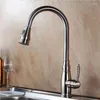 Rubinetti della cucina Rubinetto per lavabo Pull Dow di lusso con olio di lusso Arrivo all'ingrosso Ottone massiccio Girevole Miscelatore lavello a collo di cigno Spray Ta