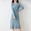 Casual klänningar ull stickning kvinnor 2023 vinter mode längd-keen varm kvalitet kvinnlig v-ringning tyg kinesisk stil kjol