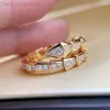 Bulgariness Designer Bvlgarys Light Luxury Diamond Niche Design Gold Plated Small Snake Ring Women's Fashion Diamond Mouth Snake Bone Pappere Finger Ring