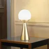 Lâmpadas de mesa Nordic bola de vidro LED luzes de metal de ouro sala de estar ao lado da lâmpada estudo mesa livro luz casa deco luminária