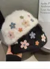Berets Boina de Pele Floral Chapéus para Mulheres Inverno Engrossar Cap Quente Ao Ar Livre Todos os Jogo Retro Artista Pintor Beanies Harajuku Kawaii