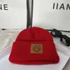 Chapeau tricoté en laine pour hommes et femmes, épais et chaud, avec étiquette en cuir, rouge Internet, polyvalent, à la mode, nouvelle collection hiver 23