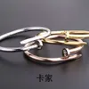 braccialetto braccialetto in acciaio in acciaio in acciaio classico bracciale diamantato per chiodo con ornamento a apertura della fibbia nascosta Ornament versatile a mano versatile