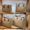 4SISIS TASARIM KUTU TAKILARI KADIN BAŞKA BAŞKAŞLIK SİYAH ÇİÇEK GM MM MM ÇANTI ÇANTA ÇANTI TOTE Omuz Crossbody Kadın Sırt Çantası Çanta