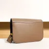 Kvinnors designer axelväska kedja crossbody väska cm557 guld stor c-formad guldspänne för mångsidig pendlingsdesigner säckar häll femmes cm557