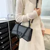 Mode kvinnors handväska fast färg lyx designer retro crossbody väskor axel kvinnor messenger tygväska