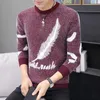 メンズセーター長袖プルオーバーセータースタイリッシュな韓国のOネックフェザープリントリブ付きリブ付きカフススリムフィットトレンディウールニット