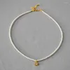 Ожерелья с подвесками, французский элегантный нишевый дизайн, имитирующий жемчуг Шицзя, простое и нежное короткое ожерелье с цветком циркона неправильной формы