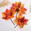 Fiori decorativi Decorazione di Halloween Zucca Pigna Agrifoglio Bacca rossa per Ghirlanda autunnale del Ringraziamento fai-da-te