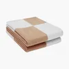 Одеяла Роскошный однотонный фетровый брендовый кашемировый чехол для дивана, шерстяной дышащий ворсовый платок, шерстяное вязаное плед с бумажным пакетом 231212
