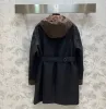 Trench giacca a vento da donna di design Cappotto in nylon riciclato di alta qualità Capispalla da donna di marca Giacche impermeabili antivento con cintura