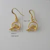 Pendientes Colgantes ARETE DIJE DEL DELFÍN EN CÍRCULO ANCHO 18MM 0.7" ALTO 35 MM 1.38" CHAPADO EN ORO AMARILLO