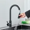 Robinets de cuisine robinet noir deux fonctions mitigeur extractible et robinets d'eau froide montés sur le pont 231211