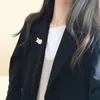 2021 Exquisite Fashion Pigeon Cardigan Four Leaf Clover Pins Brooch Personality Color Shell Agate for WomenGirls Valentine039s44625394451