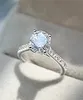 Enkel mode unika smycken real 925 sterling silver rund klippt vit topas cz diamant ädelstenar kvinnor bröllop brudring för lo6302863