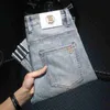 Jeans da uomo firmati Jeans blu chiaro alla moda di marca di lusso elastici piccoli pantaloni dritti casual slim fit per uomo 90 kg