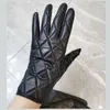 Designer -Schaffellhandschuhe für Männer Frauen Touchscreenfäbchen Winterfahrräder mit plüschiger windproofer Kaschmir Finger Finger Handschuh