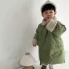 Płaszcz Down 2023 Spring i jesienne dziecko z Korei Południowej noszą chłopców zagęszczone bawełniane modne długość środka
