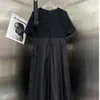 23SS 드레스 여성 디자이너 드레스 패션 삼각형 허리 슬리밍 스커트 여성 캐주얼 짧은 슬리브 스 플라이 싱 긴 간단한 기질 드레스