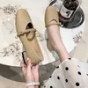 Scarpe eleganti in pelle laccata da donna con tacco alto e punta quadrata, da lavoro, con fibbia, allacciatura bassa