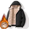 Parkas de plumón para hombre Chaqueta de lana de cordero con capucha de invierno para hombre Chaquetas de algodón con cuello alto de gran tamaño Hombre Abrigo acolchado a prueba de viento de lana sólida 231212