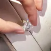 Fedi nuziali Goccioline d'acqua intarsiate di lusso Anello di cristallo con zirconi a forma di pera per gioielli regalo da donna