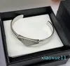 Luxe Merk Letter Driehoek Mark Bangle Armbanden Hoge kwaliteit Koper Materiaal Armband 18K Vergulde Zilveren Polsband Liefhebbers Valentijnsdag Sieraden