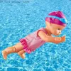 Brinquedos de banho bebê natação boneca verão à prova dwaterproof água elétrica bonecas crianças praia piscina água brinquedo móvel articulado bonecas elétricas q231212