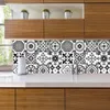 Pegatinas de pared 16 unidsset Negro Blanco Azulejos Etiqueta Cocina Backsplash Armario Baño Impermeable Peel Stick Bright Film Art Calcomanías 231211