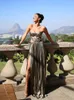 Abiti casual Moda scava fuori le donne senza spalline Maxi abito femminile elegante pieghettato Split Metallic 2023 Lady Backless Party A-line Robe