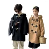 Jackor 2023 Winter Boys 'and Girls' Korean Edition Solid Color Casual tygrock för barns huva förtjockad hornknapp