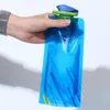 Nya ryggsäckar Packs Foldbar Water Bottle PE Sports vattenpåse bärbar mjuk kolv pressa utomhus vandring cykling cykling dricksvattenpåse 700 ml