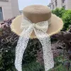 Chapeaux à large bord Summer Women's Fashion Bord de dentelle Épissage Littéraire Bow Plat Top Sun Shade Chapeau de paille Belle plage Swim Ladies Caps