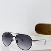 Ny modedesignpilot solglasögon 0747 Metallram Enkel och populär stil lätt och bekväm att bära utomhus UV400 -skyddsglasögon