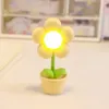 Luci notturne Mini LED Luce floreale Lampada da tavolo piccola carina Ornamento da tavolo Comodino Camera da letto Ambiente Giocattolo per bambini Regalo di festa per bambini