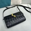 Mała torebka i torebka crossbody torebka crossbody tkana botegas praktycznych torby Wysokiej klasy stylowa lady crossbody mini kwadratowe wieczór na ramię 47 nm