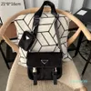 2022 Mens Bluecases pretas Designer Nylon Bags de ombro de moda Moda Triângulo Messenger Bag252z