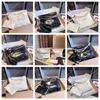 Umhängetasche, Tragetasche oder Beuteltaschen aus schwarzem Leder für echte goldene Damen-Silberkette, Designer-Kordelzug, rosa Vintage-Handtaschen