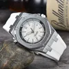 مع الساعات عالية الجودة عالية الجودة 42 ملم A و P Quartz Steel Rubber Strap Designer Watch Men