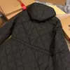 Kurtki damskie projektantka 2023 Klasyczna jesień/zima diamentowa pikowana nylonowa bawełniana kurtka z talią 674V