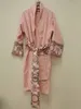 Accappatoi da bagno domestici assorbenti unisex Forniture alberghiere semplici rosa ad asciugatura rapida Comodo e confortevole accappatoio in cotone dopo il bagno