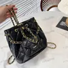 23a mochila moda feminina mini 17cm bolsa de ombro de couro diamante hardware dourado hardware metal fivela de luxo bolsa matelasse cadeia crossbody bun mãe bolsa bolsa de bolsa