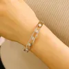 NOUVEAU IMPILABLE HOLOW OUT OUT Set Zircon Four Leaf Clover Grass en acier inoxydable Bracelet Bracelet en acier en titane pour femmes