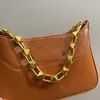 Bolsa feminina de couro, nova corrente de rebite, bolsa crossbody, carta, fivela de metal, conta de mão, ombro, axilas