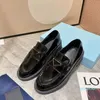 2023 – Flache Leder-Loafer in Schwarz für Damen, gebürstetes Leder, Monolith Plus Pla Gb 1156