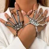 Bracelets de charme Bracelet de crâne créatif unisexe gothique punk métal main os forme élastique accessoires Halloween fête bijoux cadeau