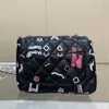 Märke axel lyxiga damer kvinnor 8a graffiti fashionabla designer tryckt crossbody handväska väska kvalitet franska serienummer äkta läder messenger väskor