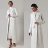 Abito blazer lungo da donna bianco con risvolto a punta, manica lunga, abito slim fit, abito da sera su misura, completo con una giacca