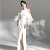 2024 Elegante vestido de noche blanco de una línea con hombros descubiertos Mangas de organza Limo Mujeres Prom Vestidos de fiesta formales Sexy Robe De Soiree